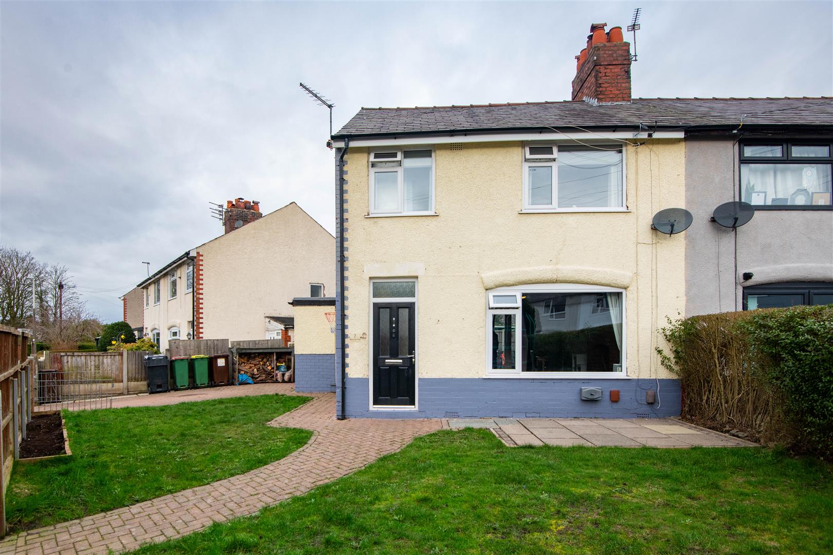 3 bed property in Moorcroft Crescent, Preston